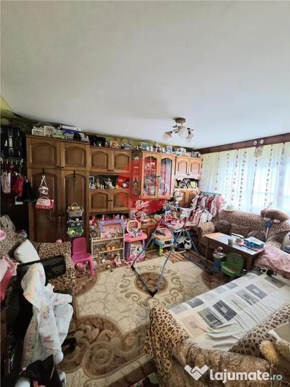 Apartament cu 3 camere decomandat în Est