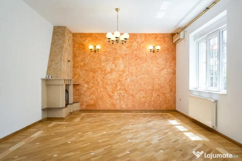 Casă cu 7 camere cu Teren 280 Mp în 1 Mai