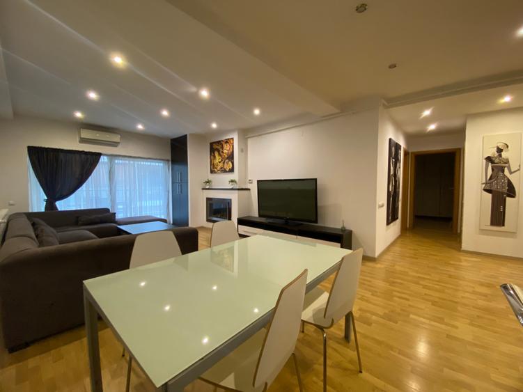 Apartament cu 3 camere semidecomandat, mobilat în Pipera