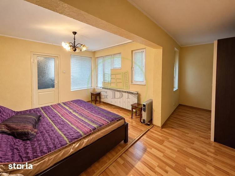 Casă cu 8 camere cu Teren 2732 Mp în Corbeanca