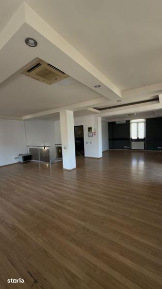 Casă cu 8 camere cu Teren 236 Mp în Gara de Nord