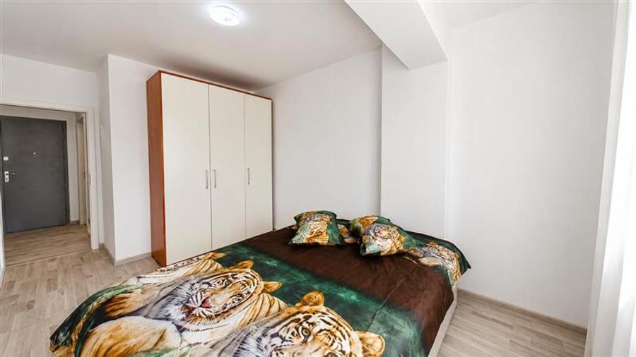Apartament cu 3 camere decomandat, mobilat în Tractorul