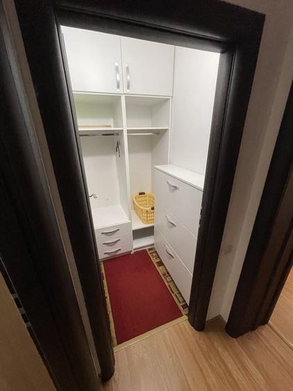Apartament cu 3 camere decomandat în Exterior Vest