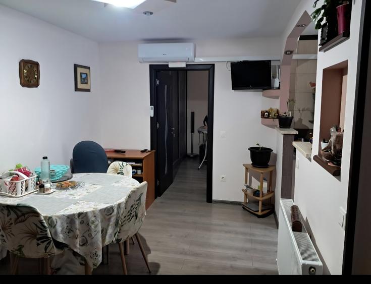 Apartament cu 2 camere decomandat în Precista