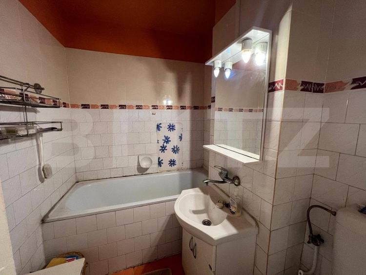 Apartament cu 5 camere decomandat în Semicentral