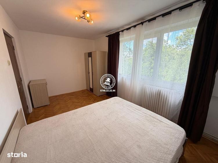 Apartament cu 3 camere în Podu Roș