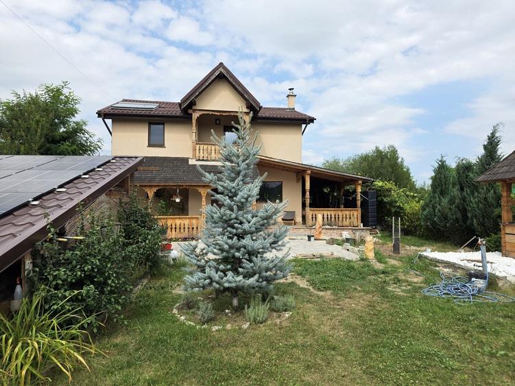 Casă individuală cu 4 camere cu Canalizare în Podu Oltului