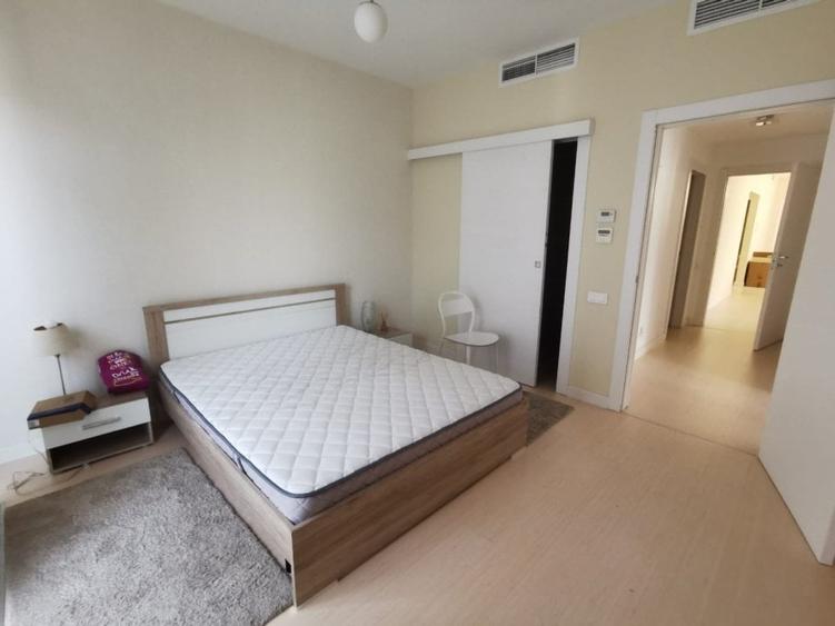 Apartament cu 4 camere decomandat, mobilat în Capitale