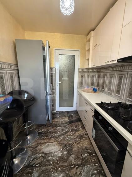 Apartament cu 3 camere semidecomandat, mobilat în Micro 17