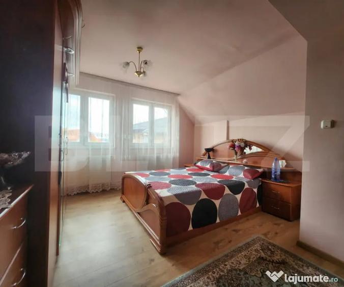 Casă cu 9 camere cu Teren 1500 Mp în Criș
