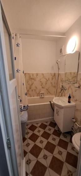 Apartament cu 2 camere semidecomandat în Craiovei