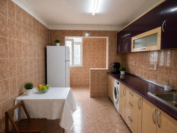 Apartament cu 4 camere decomandat în Teiul Doamnei