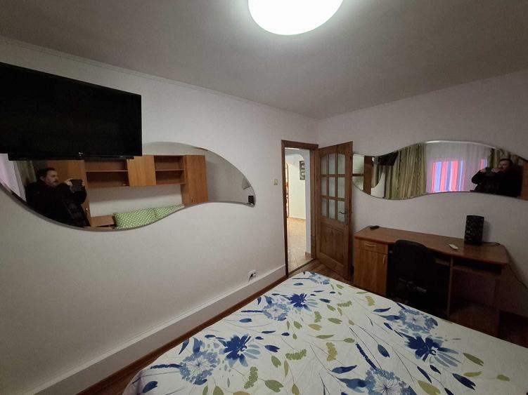 Apartament cu 4 camere decomandat în Exterior Vest