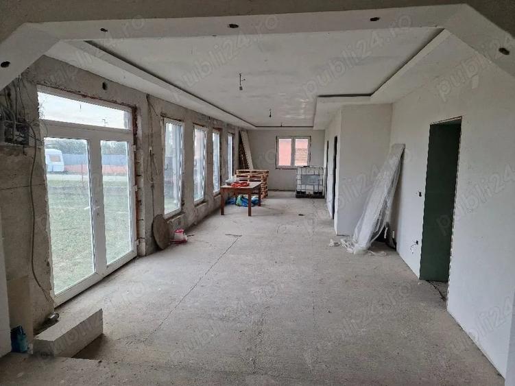 Casă cu Teren 18000 Mp în Central