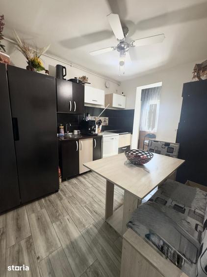 Apartament cu 3 camere în Cetate