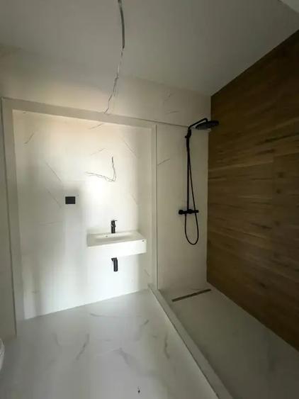 Apartament cu 4 camere semidecomandat în Titan