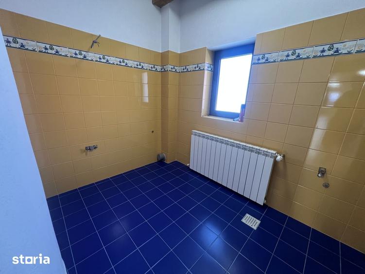 Casă cu 7 camere cu Teren 1900 Mp în Cornetu