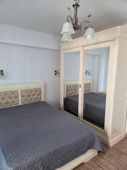 Apartament cu 3 camere decomandat, mobilat în Nicolina