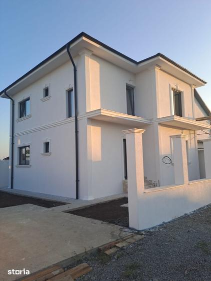Casă cu 5 camere cu Teren 200 Mp în Lumina
