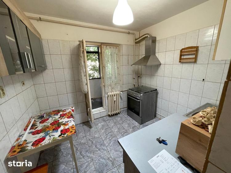 Apartament cu 3 camere decomandat în Militari