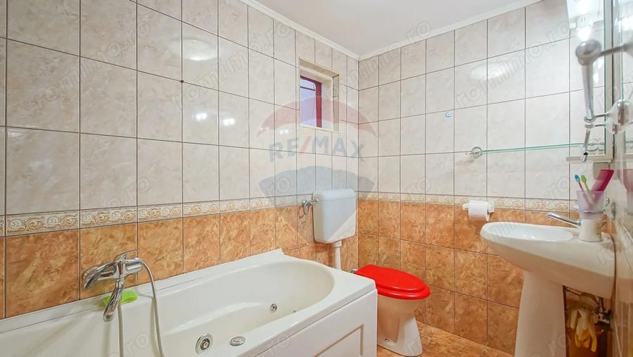 Casă cu 6 camere cu Teren 337 Mp în Central