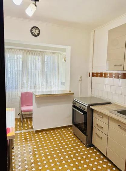 Apartament cu 3 camere decomandat, mobilat în Gară