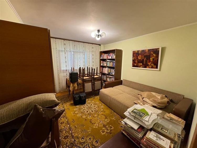 Apartament cu 4 camere decomandat în Vest