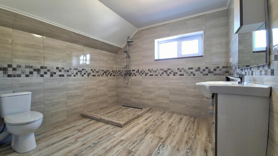 Casă cu 4 camere cu Canalizare în Sânpetru