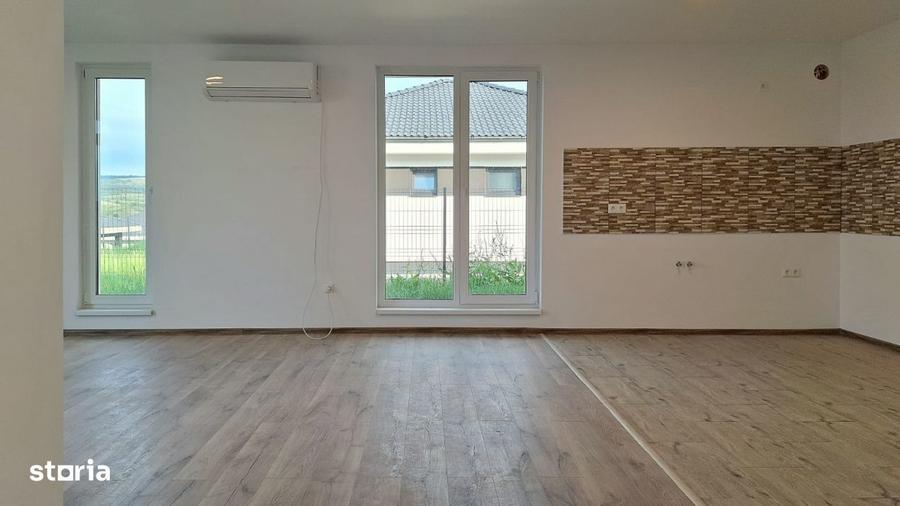 Casă cu 4 camere în Corușu