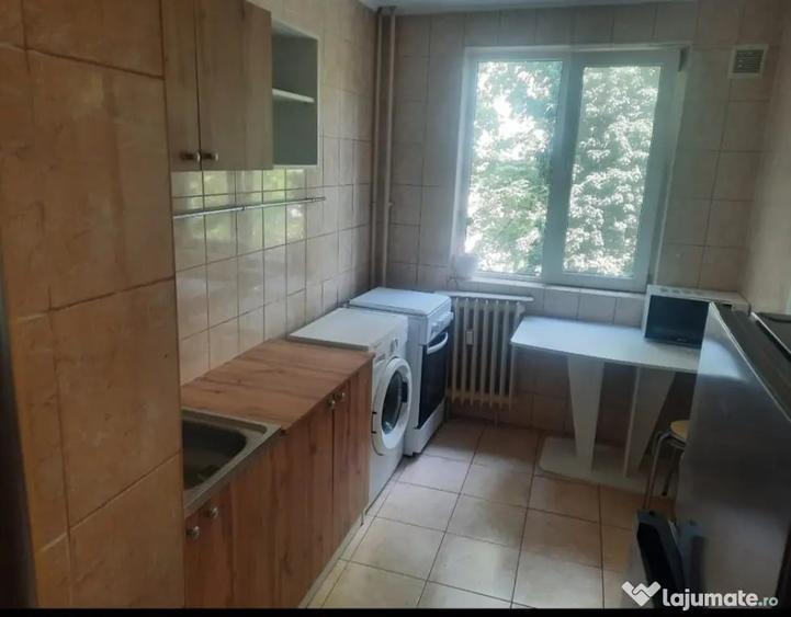 Apartament cu 3 camere decomandat în Drumul Taberei