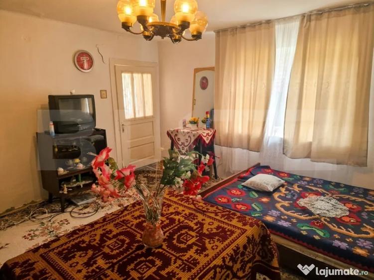 Casă cu 2 camere cu Teren 8290 Mp în Iclod