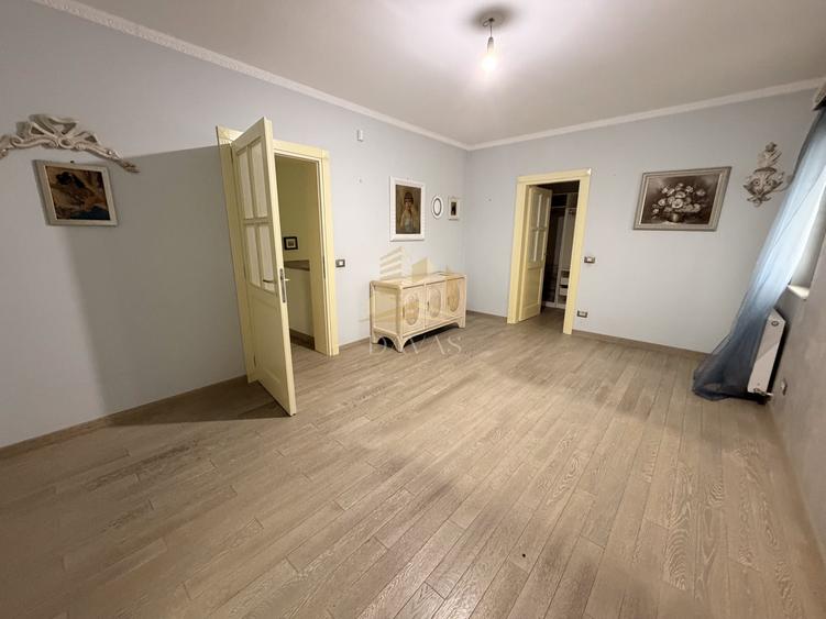 Casă individuală cu 5 camere cu Teren 500 Mp în Gruia
