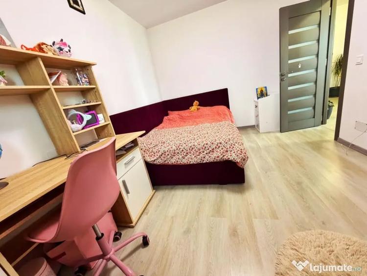 Casă cu 5 camere cu Teren 400 Mp în Smeura