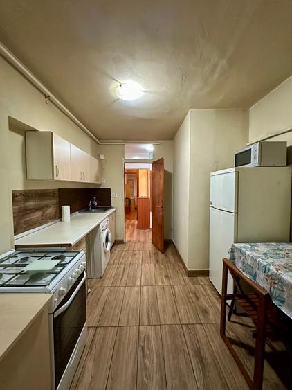 Apartament cu 3 camere decomandat în Tei