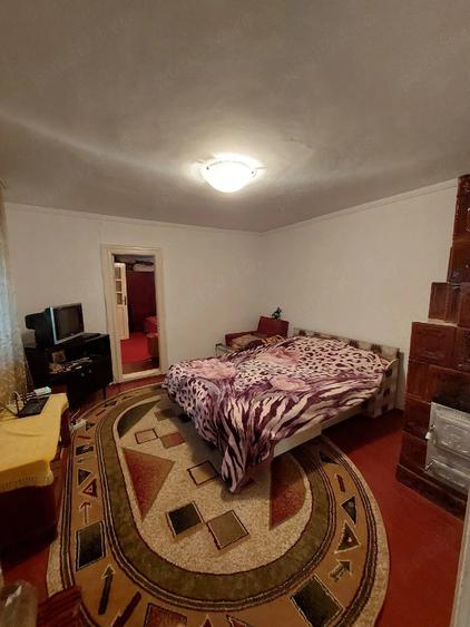 Casă cu 5 camere cu Teren 949 Mp în Sălcioara