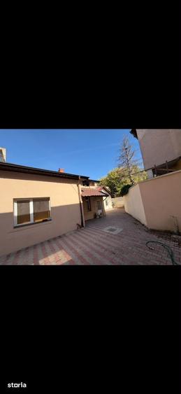 Casă cu 3 camere cu Teren 347 Mp în Victoriei