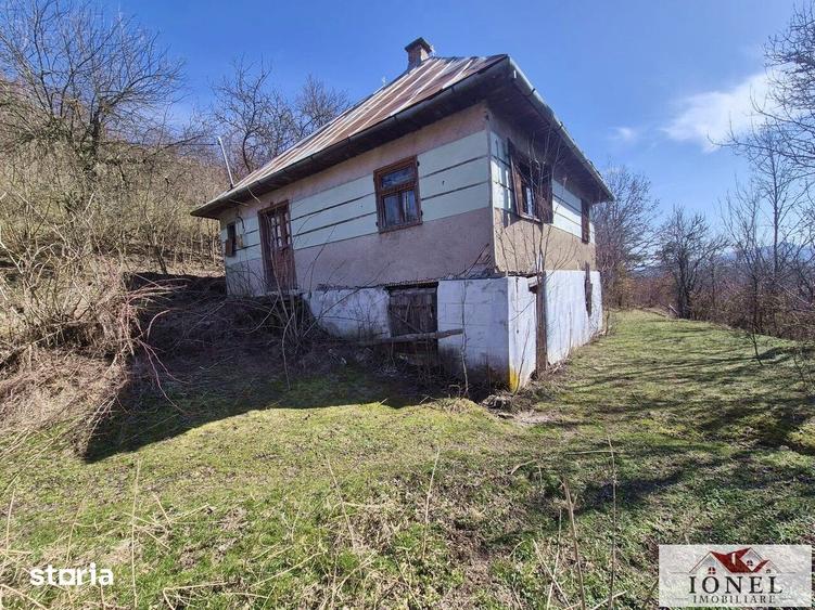Casă cu 7 camere cu Teren 1400 Mp în Valea Lungă