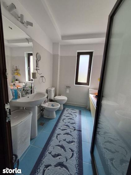 Apartament cu 2 camere decomandat în Rovine