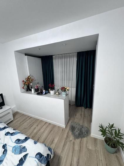 Apartament cu 3 camere semidecomandat în Central