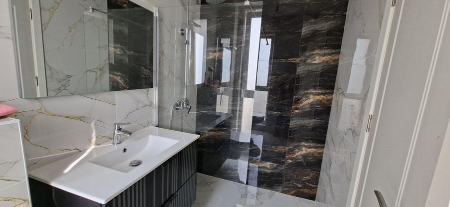 Duplex cu 5 camere cu Canalizare în Dumbrăvița