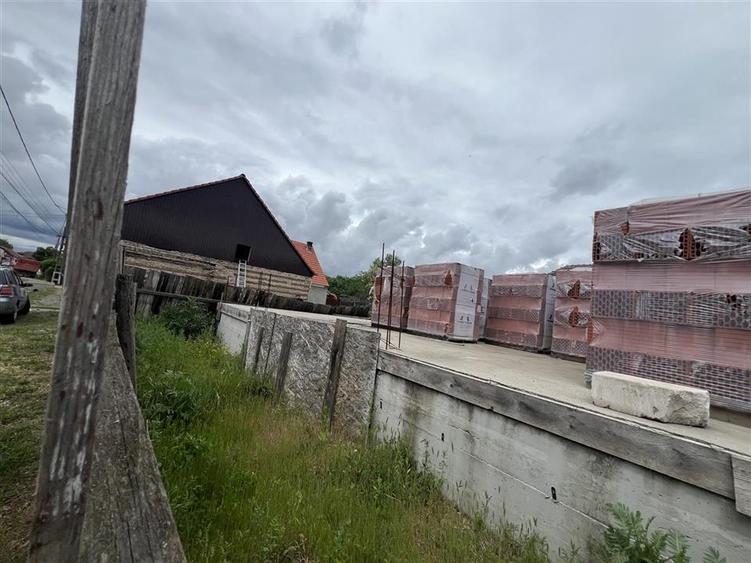 Casă cu 2 camere cu Teren 2635 Mp în Tinca