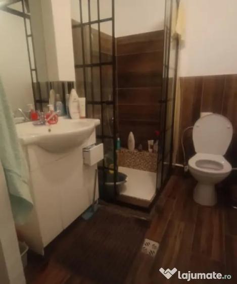 Casă cu 5 camere cu Teren 332 Mp în Central