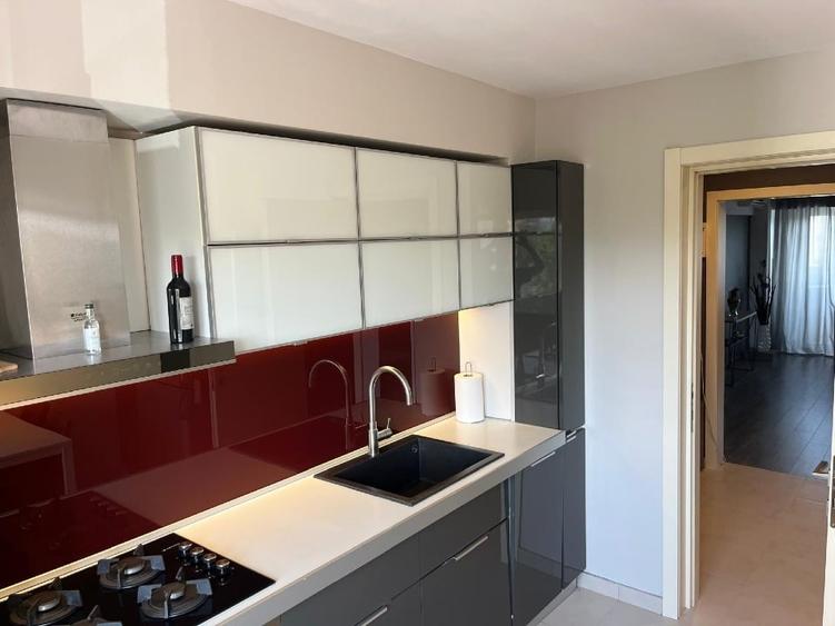 Apartament cu 4 camere decomandat, mobilat în Titan