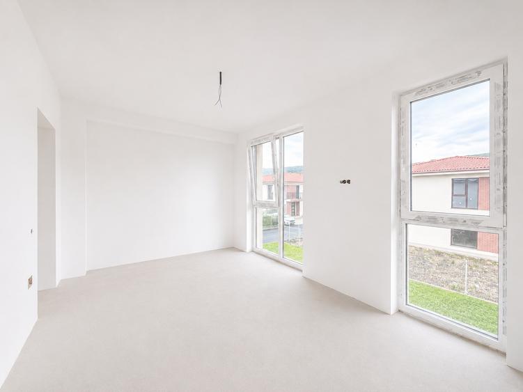 Duplex cu 5 camere cu Canalizare în Chinteni
