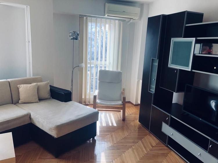 Garsonieră decomandată în Decebal