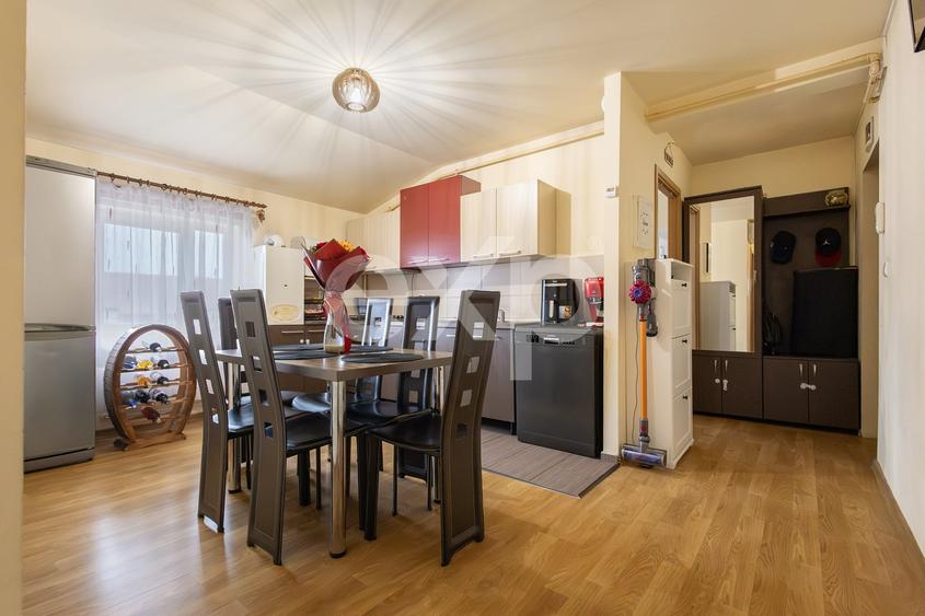 Apartament cu 3 camere decomandat, mobilat în Dâmbovița
