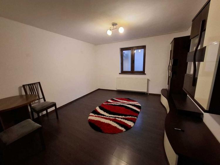 Casă cu 2 camere cu Teren 100 Mp în Schei