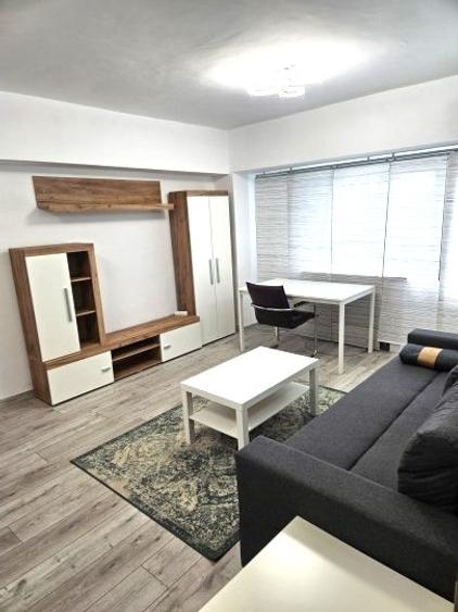 Apartament cu 3 camere, mobilat în Decebal