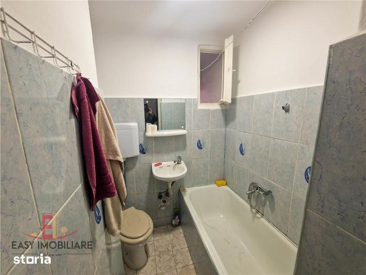 Apartament cu 2 camere semidecomandat în 22 Decembrie 1989