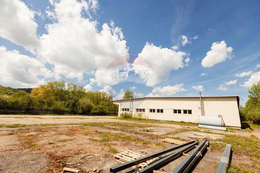 Spațiu comercial, de 2,400 mp, în Central